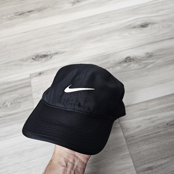 Nike Classic Black and White Hat - Picture 1 of 6